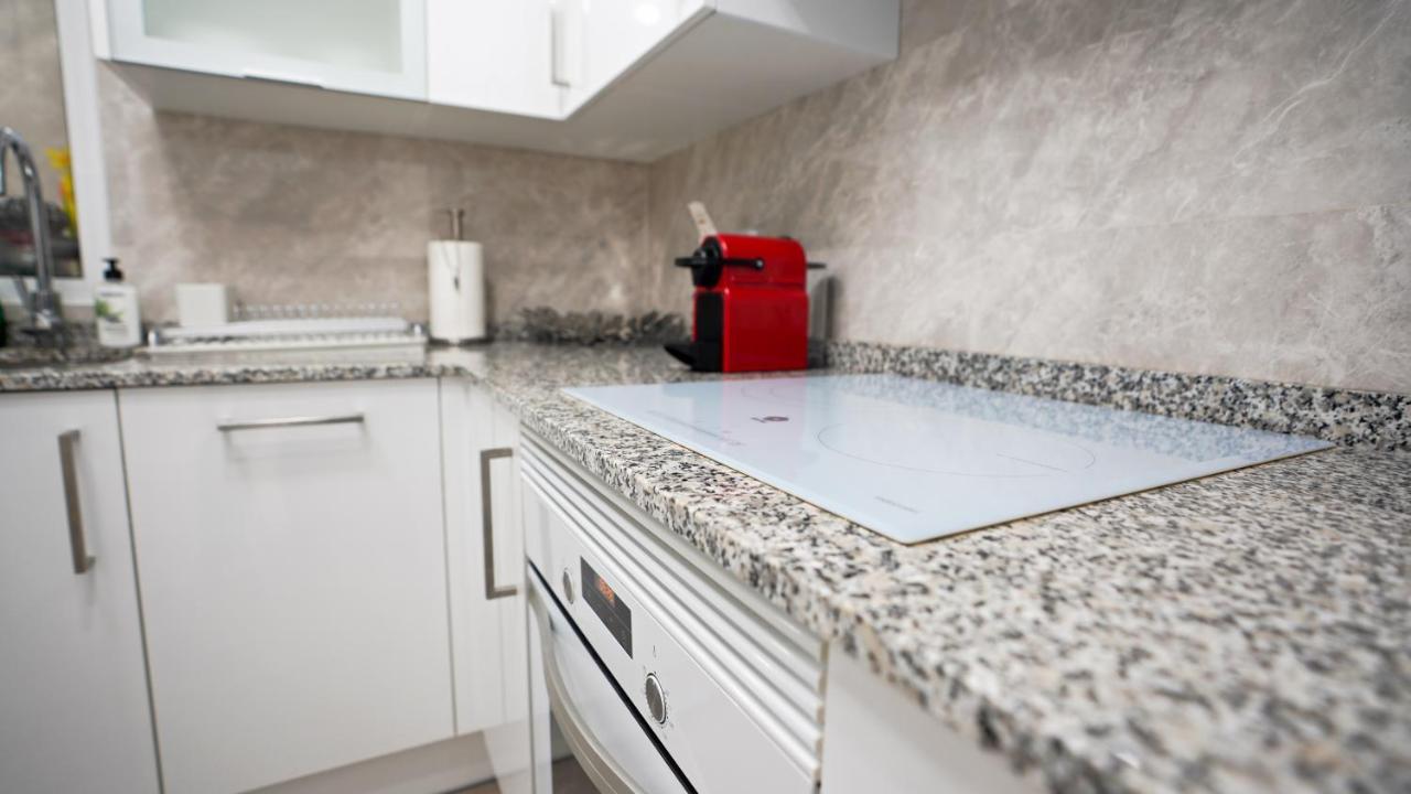 Stylish & Spacious Family Apartment Near Beach & Vibrant Historic Market Alicante Zewnętrze zdjęcie