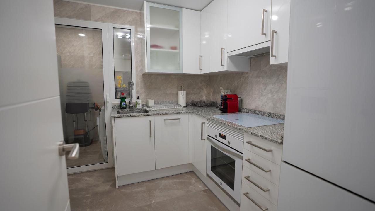 Stylish & Spacious Family Apartment Near Beach & Vibrant Historic Market Alicante Zewnętrze zdjęcie