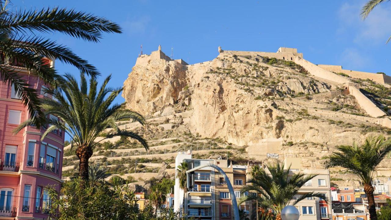 Stylish & Spacious Family Apartment Near Beach & Vibrant Historic Market Alicante Zewnętrze zdjęcie