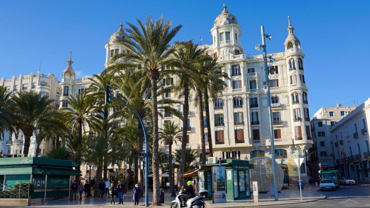 Stylish & Spacious Family Apartment Near Beach & Vibrant Historic Market Alicante Zewnętrze zdjęcie