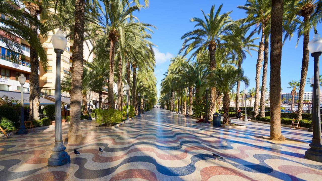 Stylish & Spacious Family Apartment Near Beach & Vibrant Historic Market Alicante Zewnętrze zdjęcie
